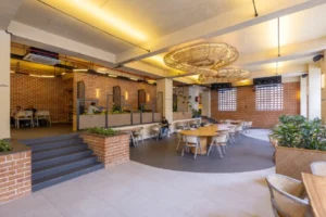 Café & Lounge Spaces